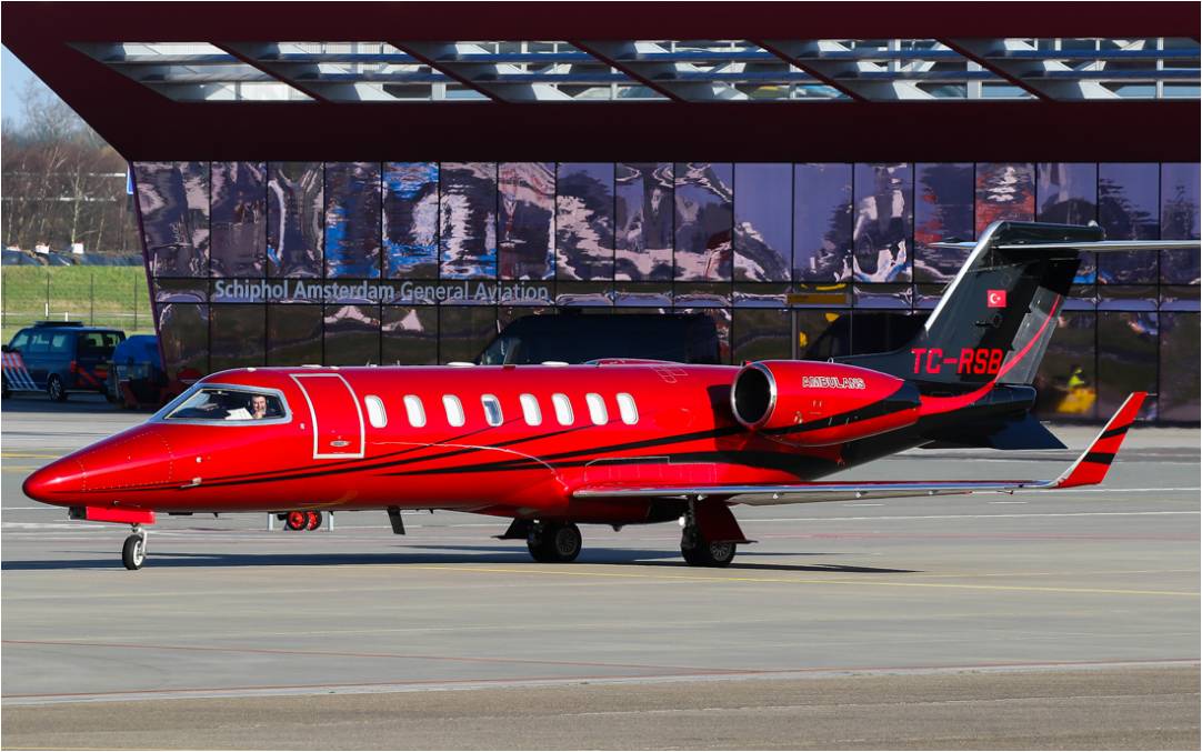 https://helijetair.com/wp-content/uploads/2024/03/AIR_AMBULANCE_SERVICES.jpg